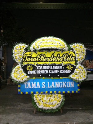 Papan Bunga Duka di Girisuko