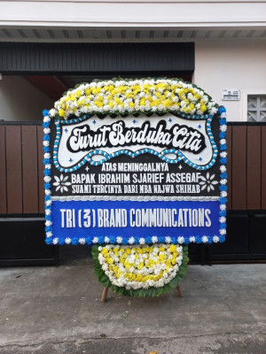 Papan Bunga Duka di Girisuko